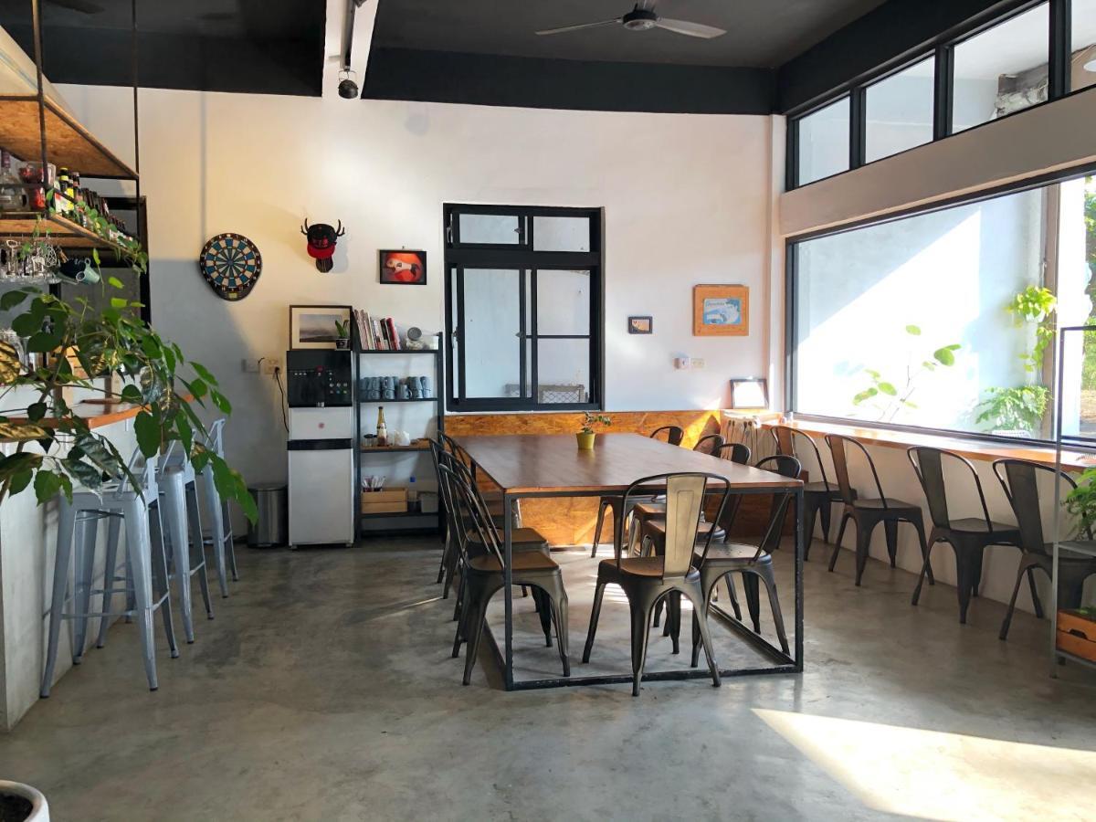 男子漢青年旅店 Manzhou Esterno foto
